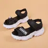 Nuevos zapatos de playa de plataforma con velcro para el verano de 2024, sandalias casuales de cuña de moda versátiles, sandalias romanas