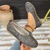 Sapatos Europeus e Americanos Transfronteiriços com Furos Moda Casual Vazados Sapatos Individuais 2026 Sapatos Femininos Cor Sólida Boca Rasa Fundo Plano Primavera Atacado Tamanho Grande