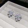 Pinzas para Orejas de Flor de Circonita Súper Brillantes Estilo Minimalista, Brazaletes para Orejas Coreanos de Nicho Sin Perforar, Pendientes de Lujo Ligero de Gama Alta