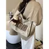 Bolsas Estilo Western Outono e Inverno 2025 Novas Bolsas Femininas Bolsas de Ombro da Moda para o Dia a Dia de Grande Capacidade Bolsas Tote para Aulas de Estudantes Universitários