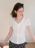 Blusa top blanca de manga corta con cuello en V y volantes, súper elegante estilo coreano para mujer, nueva para verano, entallada a la cintura