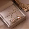 Pendientes de Lujo Accesible de Gama Alta Color Oro Champagne Perla Diseño de Nicho Retro Únicos Elegantes Nuevos Pendientes de Moda
