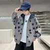 Chaqueta elegante y genial para niños, modelo nuevo 2026, para niños mayores, atuendo de otoño, sudadera con capucha de punto para niños, estilo otoñal moderno