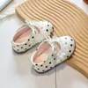 Zapatos de princesa de lunares para niñas, colección primavera/otoño 2026, zapatos cómodos de suela blanda para caminar, lindos zapaticos de cuero estilo coreano, zapatos Mary Jane para bebé