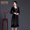Vestido de otoño para mujeres de mediana edad y ancianas, nuevo temperamento, noble madre, vestido de terciopelo dorado, vestido de novia, una generación de cabello