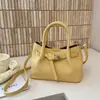 Bolso de diseño único para mujer, nuevo y elegante bolso tipo cubo plisado de verano 2026, bolso de hombro y cruzado para el trabajo