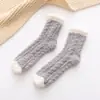 Calcetines de coral para mujer, otoño e invierno, forro polar, engrosados, tipo toalla para el suelo, largos para dormir, cálidos, hasta la mitad de la pantorrilla, calcetines de postparto