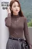 Camiseta Base de Encaje Dorada Jiaxuan 706, Nueva Versión Oversize, Top de una Pieza, Estilo Delgado para Primavera y Otoño, Adecuado para Usar en Capas o Solo, Talla Grande