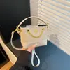 El bolso cubo de estilo dulce de moda de este año para mujer, nueva colección de otoño 2026, con un diseño de patchwork a cuadros, se puede llevar como bolso de hombro o bolso cruzado