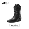 ZHR presenta las botas western de tacón grueso estilo Maillard para mujer, una nueva colección otoño 2026 que incluye botines de punta a media pantorrilla y botines retro de tacón apilado.