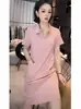 Vestido Feminino de Verão 2026 Estilo Coreano com Gola Lapela, Meio Zíper e Manga Curta, Emagrecedor e Fashion, com Saia Curta de Comprimento Médio