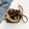 Bolsa de ombro de pelúcia de alta qualidade para mulheres novas e exclusivas com estampa de leopardo socialite nas axilas saco de bolinho de massa all-match crossbody Crescent bag