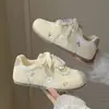Zapatillas blancas de malla transpirable y ligeras de verano para mujer, nuevo estilo coreano 2026, suela gruesa, versátiles, deportivas, casuales para estudiantes
