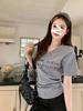 Playera de Manga Corta con Cuello en V y Hombro Regular Estampada con Puro Deseo de Chica Picante de Talla Grande para Mujer, Top Versátil y Favorecedor de Verano con Corte Slim para Figuras Rellenitas