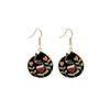 Moda Europea y Americana Nuevo Gato Blanco y Negro Estampado Gancho para la Oreja Mujeres Diseño Creativo Dibujos Animados Coloridos Pétalo de Rosa Pendientes