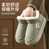 Zapatos de Algodón Impermeables para Hombres y Mujeres en Invierno 2025 Nuevo Estilo Pantuflas de Algodón con Forro de Felpa y Talón Engrosado Botas de Nieve Exteriores Calientes para Hombres