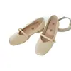 Sapatos baixos rasos estilo francês para mulheres, novidade outono 2026, versáteis, com pérolas, sola macia, sapatos de vovó, sapatos Mary Jane de bico quadrado