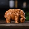 Escultura em madeira de tuia elefante abençoado cabo de mão caixa de buxo boa sorte fortuna elefante escultura em madeira maciça peça de jogo para desktop de mão