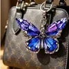 Nuevo colgante decorativo de mariposa de acrílico plano transfronterizo personalizado creativo de colores, accesorio para llavero de coche