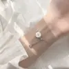 Pulseira Margarida de Concha Nova Tendência Luxo Leve Celebridade da Internet Design de Nicho Pequena Fresca e Mais Fácil de Combinar Temperamento Acessórios de Mão para Estudantes para Mulheres