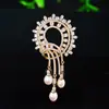 Broche de Nudo de Alto Diseño Temperamento Versátil Microincrustado Zirconio Perla de Agua Dulce Ramillete Accesorios para Traje Vestido Pin