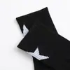 Calcetines Transfronterizos para Hombres y Mujeres, Calcetines de Media Pantorrilla, Calcetines de Moda Negros y Blancos, Calcetines de Pareja con Estrella de Cinco Puntas, Calcetines Deportivos Casuales Versátiles de Color Sólido