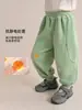 Ropa Infantil Amila 2026 Invierno Nuevos Pantalones Jogger Forrados de Polar para Niñas Pantalones Cálidos con Bordado Lindo para Niños