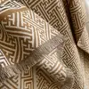 Nuevo chal de jacquard estilo chino con patrón de mil caracteres, que irradia un ambiente cálido, retro y lujoso, perfecto para atuendos de otoño e invierno, brindando calidez y realzando tu elegancia