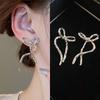 Pendientes de moda con lazo de cinta irregular, sencillos, ligeros, lujosos, de alta gama, estilo moderno, nuevos pendientes tipo botón.