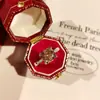 Colar com Pingente Octogonal Clássico de Cabeça de Touro com Corte Rosa Paraíba, Brincos de Diamante Coloridos, Anel de Diamante Rosa, Pulseira Azul Oceano
