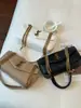 Nuevo en stock, elegante bolso pequeño de color liso con cadena en forma de nube para el hombro para mujer, bolso versátil de hombro y cruzado, bolso de moda para mujer