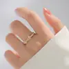 Nueva moda simple tres diamantes color concha anillo de diamantes acero de titanio chapado en oro rosa amantes anillo de comida al por mayor