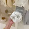 O Essencial de Outono e Inverno Le En Baby! Calça de Moletom Cinza Versátil e Fashionável com Cobertura para Fralda, Forrada com Veludo, Estilo Coreano, para Meninas, Outono e Inverno