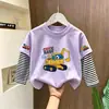 Camiseta infantil de manga comprida, novo estilo 2026, camiseta para meninos, algodão puro, estilosa, pode ser usada como camada externa, blusa falsa de duas peças