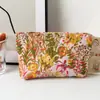 Bolsa de cosméticos de gran capacidad Bolsa de cosméticos portátil de mano Bolsa de cosméticos de viaje Nueva bolsa de cosméticos con relieve de flor Ins