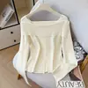 Suéter de Tricô Brilhante com Babados Feminino Outono/Inverno 2026 com Botões Decorativos, Gola Quadrada, Manga Longa, Adequado para Usar em Camadas ou como Peça Externa