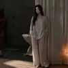 Pijama de Algodão para Dormir Bem Estilo Primavera e Outono Algodão Tecido Ultra Macio para Mulheres Estilo Simples Gola Pequena Conjunto de Manga Longa para Casa