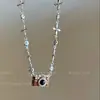 Moda Estilo Hong Kong Maillard Retrô Cor Café Colar de Câmera Personalizado Doce Legal Menina Popular Colar com Pingente Assimétrico de Crescente