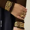 Pulsera Entrelazada Nariz de Cerdo Incrustada de Diamantes, Pulsera con Hebilla Lisa Chapada en Oro de Acero Inoxidable, Joyería de Mano Versátil de Lujo Ligero para Mujer al por Mayor
