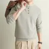 Camiseta de Manga Larga con Cuello Henley Redondo Estilo Old Money para Hombre, Camisa Base Casual de Otoño e Invierno, Color Sólido, Moda de Lujo Ligero
