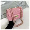 Bolsa Transversal para Mulheres 2025 Nova Moda Europeia e Americana Versátil Acolchoada com Corrente Bolsa Quadrada Pequena de Ombro Transversal para Mulheres