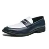 Mocasines negros y blancos de bloques de color sin cordones para hombre, estilo retro británico, calzado formal de negocios moderno, mocasines casuales de cuero para el día a día