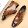 Zapatos transfronterizos talla grande 48, nueva colección de otoño, zapatos formales de negocios para hombre modernos y elegantes, estilo caballero británico de moda, adecuados para bodas y trabajo