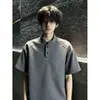 Camiseta Masculina de Verão com Bordado Colmeia e Gola Henry de Manga Curta, com um Toque Juvenil e Estiloso, Camisa Polo Resistente de Gola Alta Estilo Americano