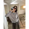 Roupas únicas e estilosas / Coleção de inverno macia e aconchegante / Suéter com blocos de cor, imitando duas peças, para mulheres / Cardigã de tricô de lã com design sofisticado