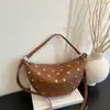 Bolsa de mão moderna com rebites transfronteiriça, bolsa de ombro vintage estilo motocicleta transfronteiriça, bolsa de ombro transversal punk Y2K europeia e americana