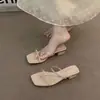 Chuyuji Sandálias de Dedo com Salto Grosso Estilo Retrô Nicho Calçados Femininos para Uso ao Ar Livre 2026 Novo Verão Estilo Francês Sandálias Casuais