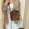 Otoño 2026 Nuevo Bolso de Mano Tejido Súper Popular Bolso de Hombro Único Bolso Cruzado Sentido de Alta Gama Diseño de Nicho Bolso Cubo Versátil