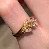 Libro rojo pequeño explosiones anillo de cola de trigo dorado para mujer 2024 nuevo anillo de corola de oliva de lujo antiguo una generación de cabello