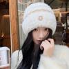Gorro de lana estilo coreano para otoño e invierno, con etiqueta de diamante y letra G para mujer, grueso y cálido, con protección para los oídos, de felpa tejida.